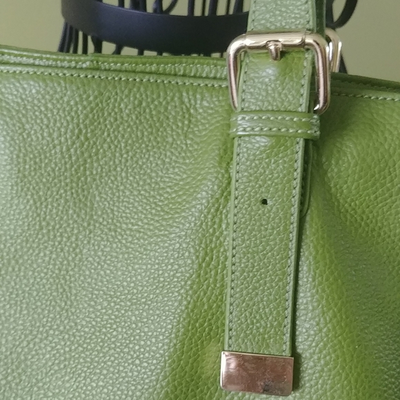 ⭐HOST PICK⭐Great condition, 100% LEATHER GREEN COLOR Tote Bag - Picture 3 of 16